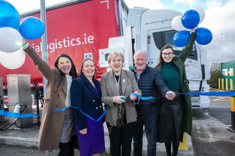 Minister Humphreys opens Ireland’s eighth CNG refuelling station)